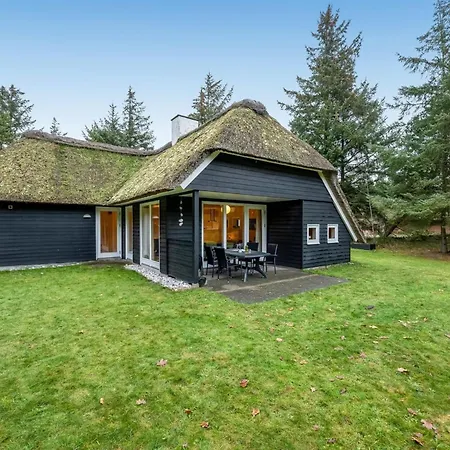 Mart - 1-6km From The Sea By Interhome